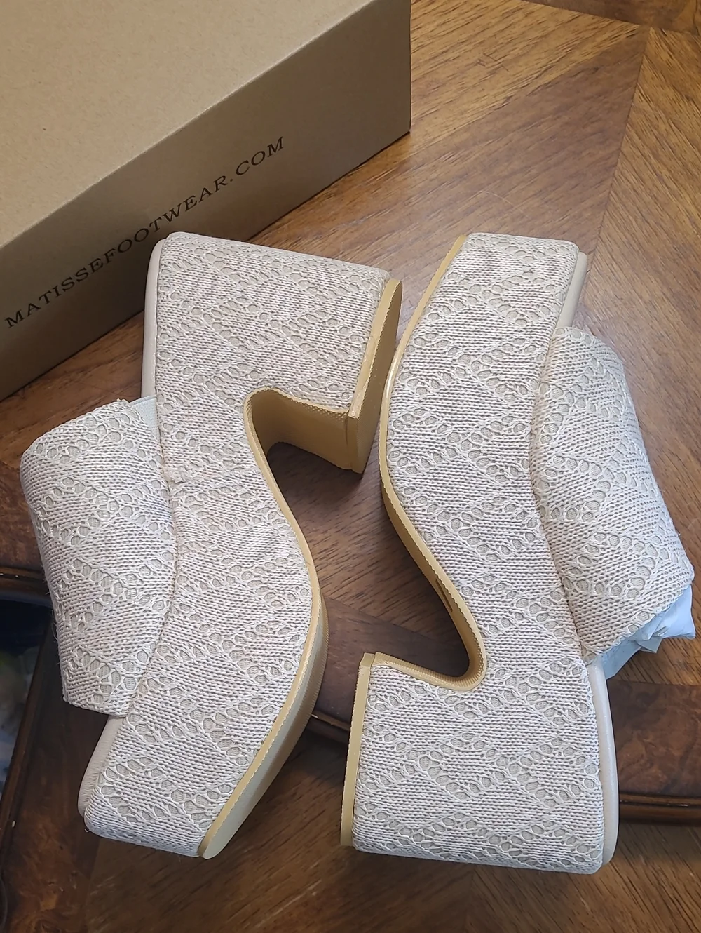 New in box! Beach by Matisse Como Womens 10 Cream Raffia Lace Platform Sandals